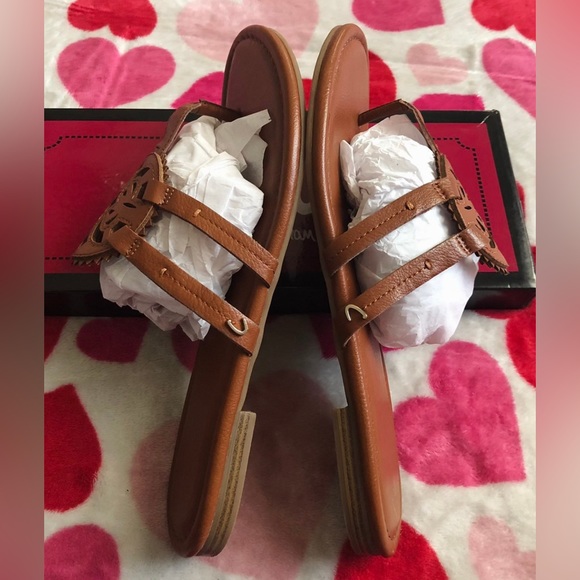 Circus by Sam Edelman Women's Canyon Medallion Flat Sandals - Picture 3 of 7